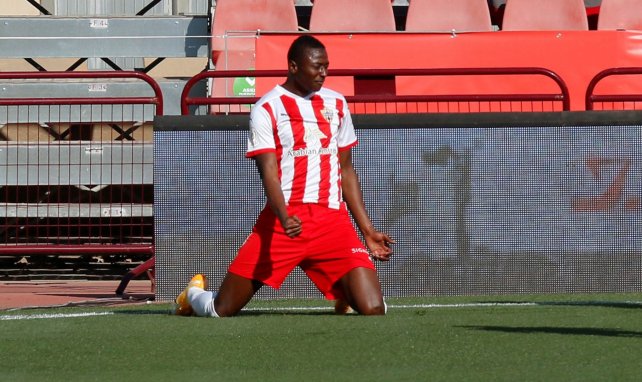 Umar Sadiq celebra un gol con el Almería