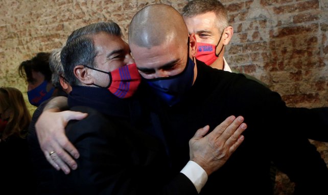 Joan Laporta con Víctor Valdés