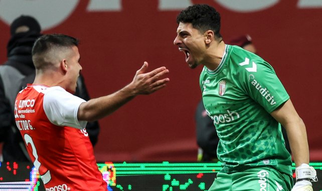 Víctor Gómez celebrando con Matheus