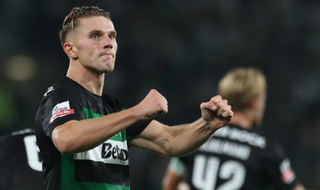 Viktor Gyökeres celebra un gol con el Sporting