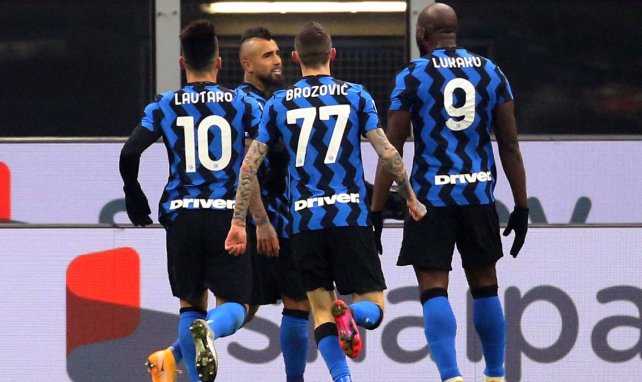 Los jugadores del Inter de Milán celebran un gol