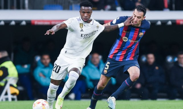 Vinicius ante Sergio Busquets