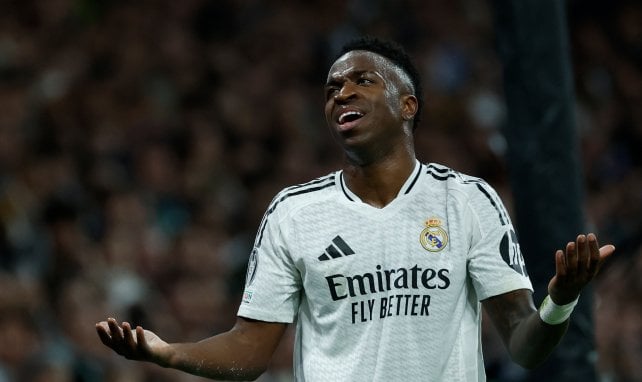 Vinicius con la elástic adel Real Madrid