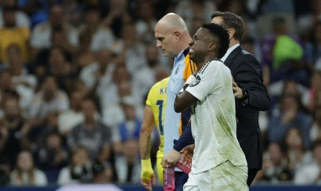 Vinícius Júnior se retira con molestias en el Real Madrid