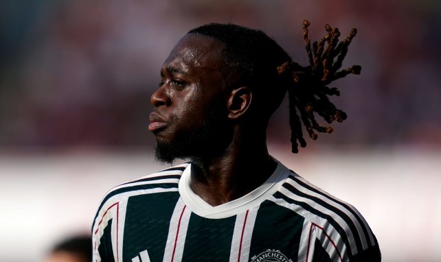Aaron Wan-Bissaka luce los colores del Manchester United