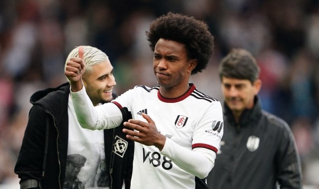 Willian saluda con el Fulham