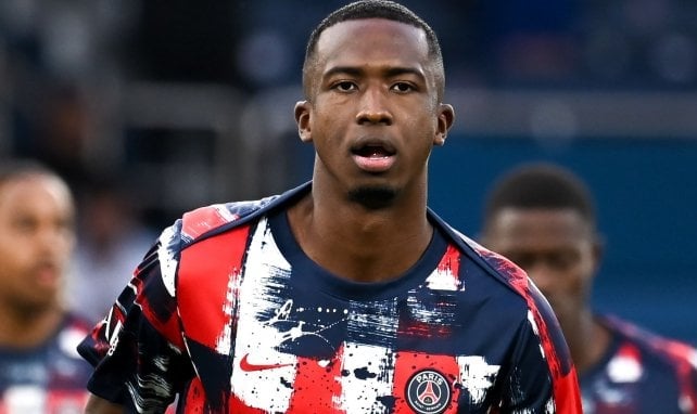 Willian Pacho con el PSG