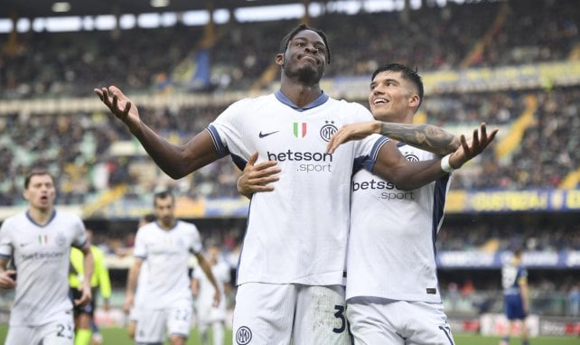 Yann Bisseck con el Inter de Milán.