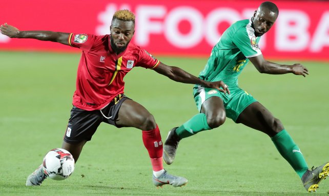 Youssouf Sabaly en un lance de juego en la Copa África