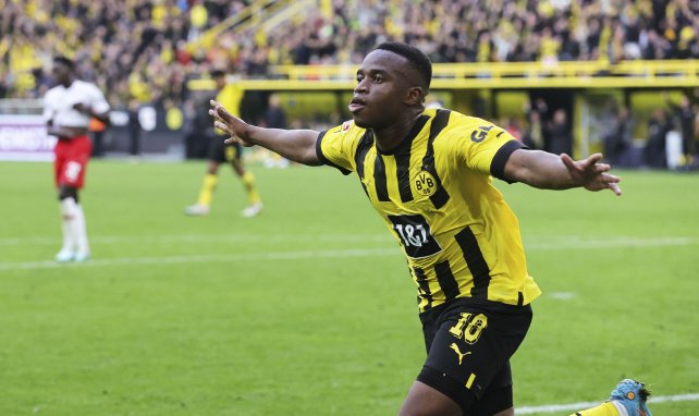 Youssoufa Moukoko celebra un gol con el Dortmund
