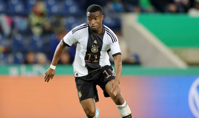 Youssoufa Moukoko en acción con Alemania