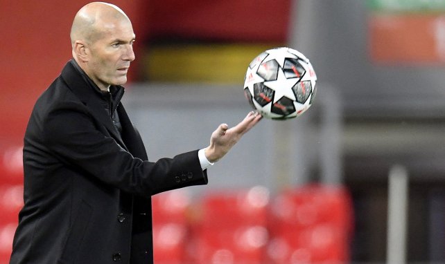 El Manchester United piensa en Zinedine Zidane como alternativa a Ten Hag