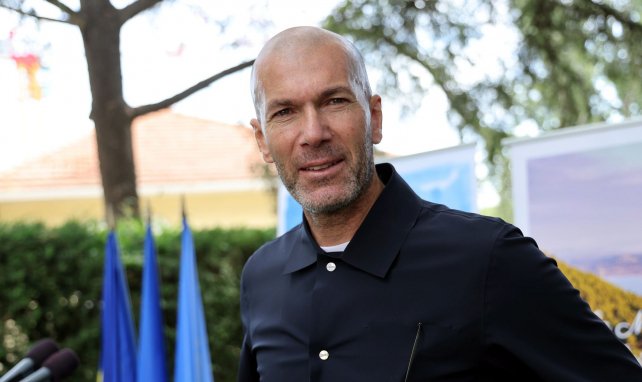 Zinédine Zidane ante la prensa.