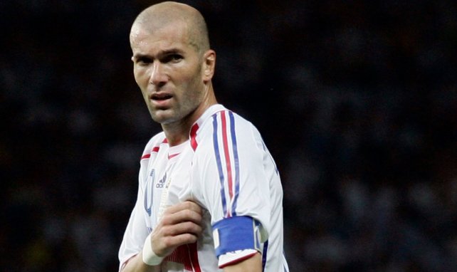 Zinedine Zidane con la camiseta de Francia
